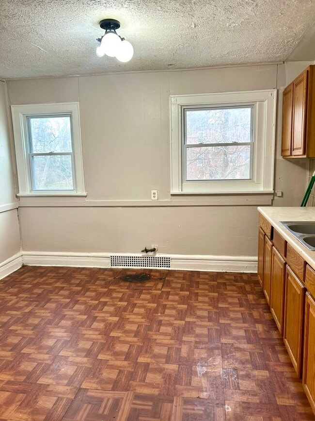 Building Photo - 572-574 Seward  T2