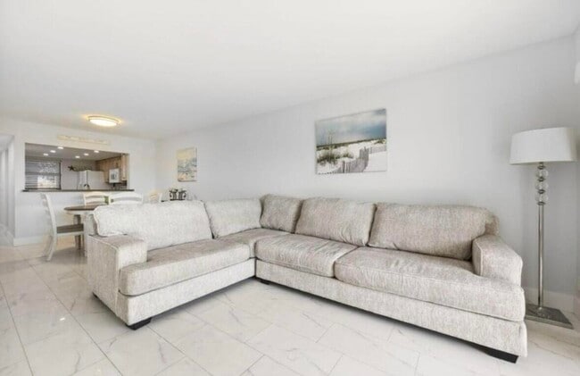 Building Photo - 9400 S Ocean Dr