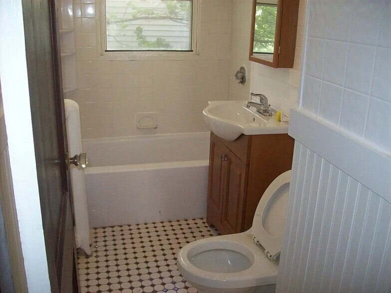 Building Photo - 52 Redlands Rd