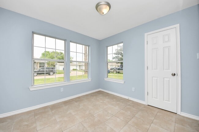 Building Photo - 3511 Palm Ave