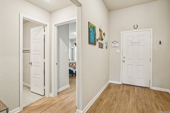 Building Photo - 633 Oleander Crk