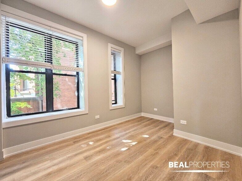 Building Photo - 428 W Belden Ave
