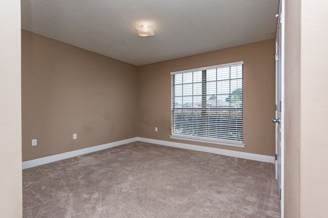 Building Photo - Spacious 4 Bed/3 Bath - Pace Mill Creek