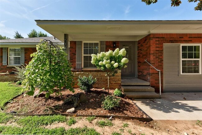 Building Photo - 1202 Windsor Way