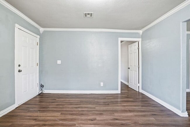 Building Photo - 2514 E Archer St