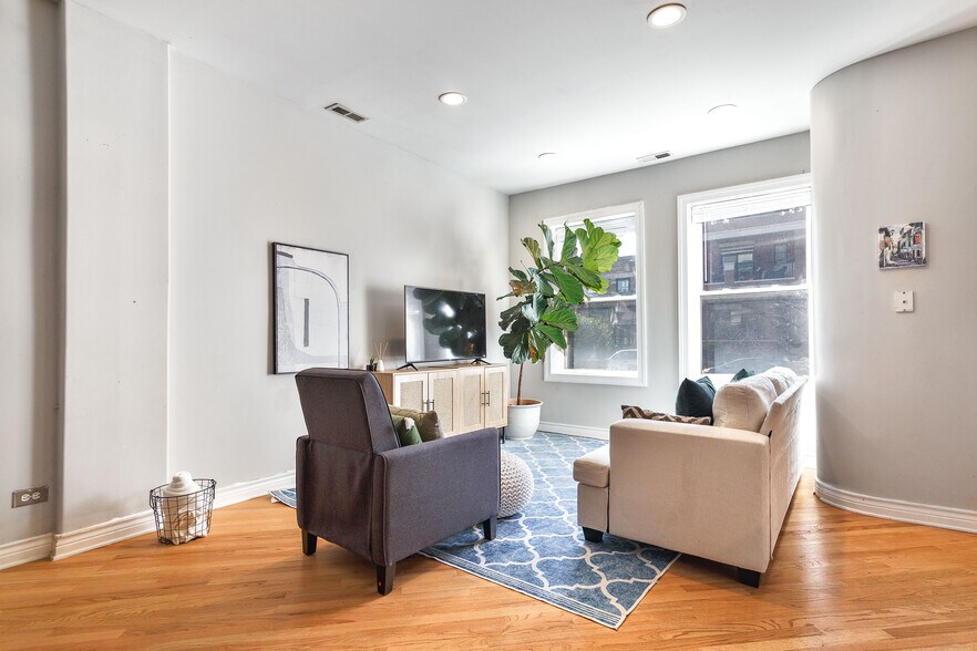 Building Photo - 3047 N Clybourn Ave