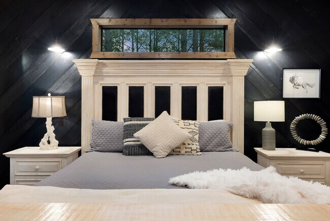 Building Photo - 222 Lost Creek Trl