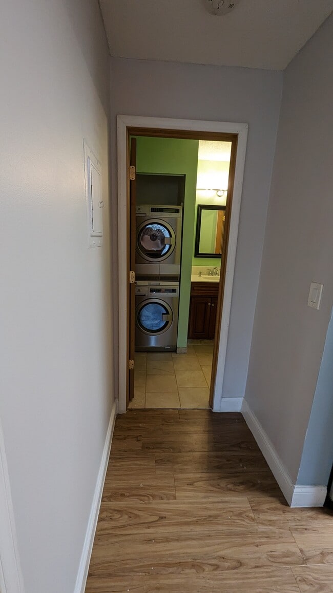 Building Photo - 7124 72nd Ln N