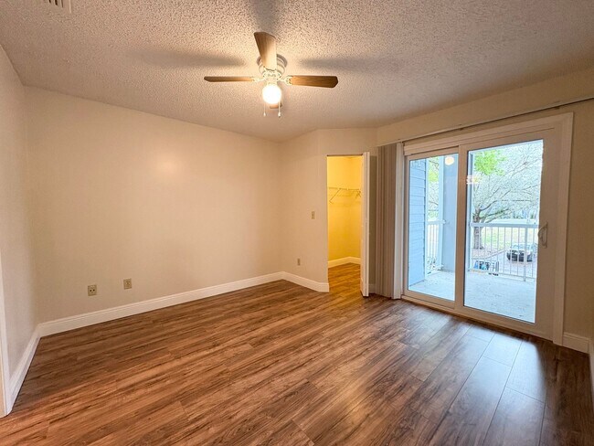 Building Photo - Lake Mary Condo ~ Fresh Paint, Laminate Flooring, Fantastic Amenities!