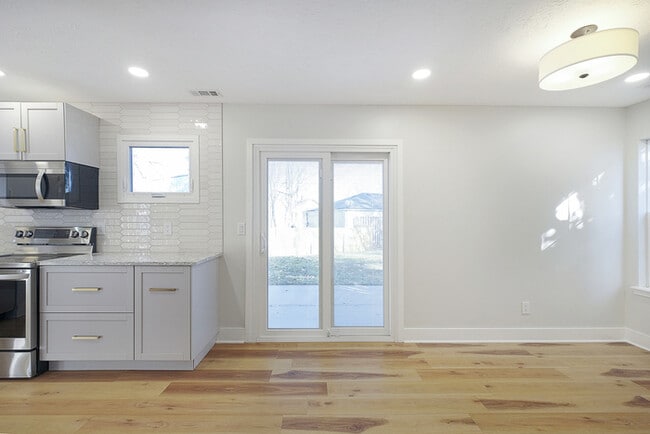 Building Photo - Beautifully 4-Bedroom Home in the Heart of...