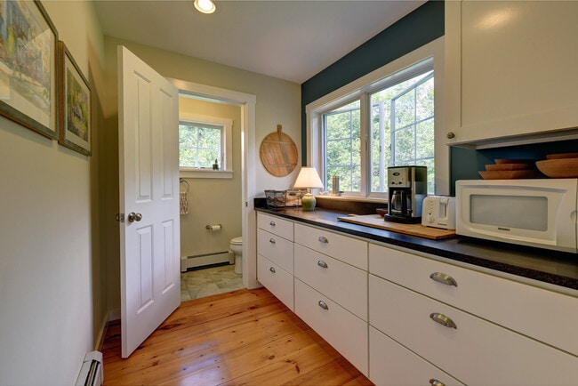 Building Photo - 66 Access Rd