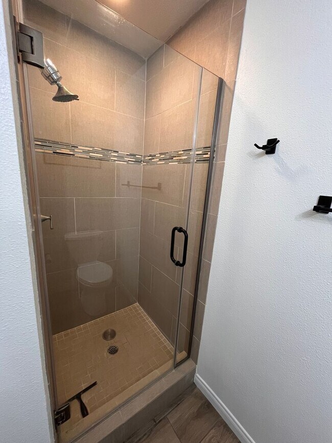 Building Photo - M76 - Rego