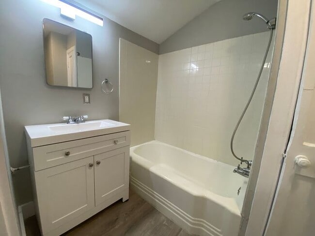 Building Photo - Cute 1BR / 1 BA Cottage in East Nashville