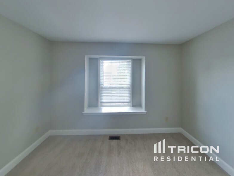 Building Photo - 466 Berkshire Dr
