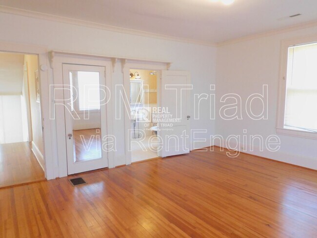 Building Photo - 1224 Glade St NW