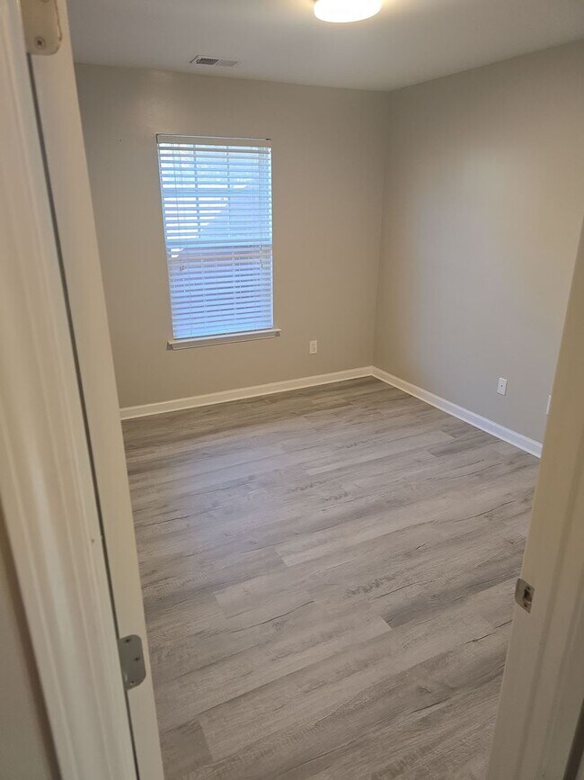 Building Photo - 3 Bed 2 bath house Right off of Rosewood, Walking distance to USC Events and Stadium