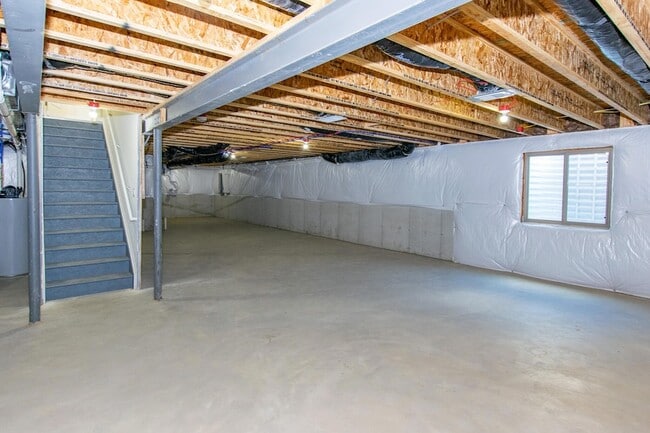 Building Photo - 723 W Spaniel Dr