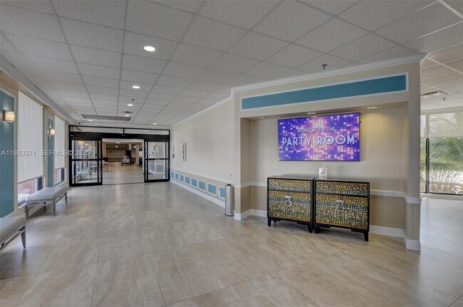 Building Photo - 93 Ventnor E