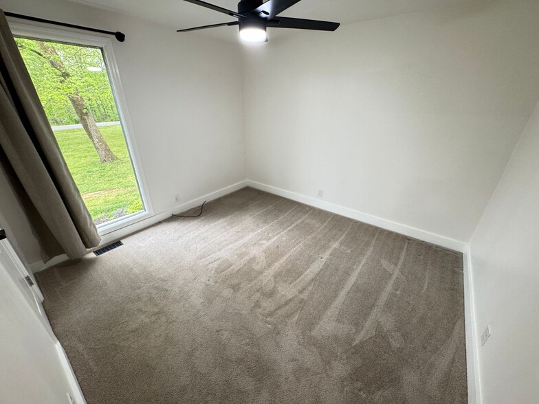Building Photo - 523 Stonehenge Dr