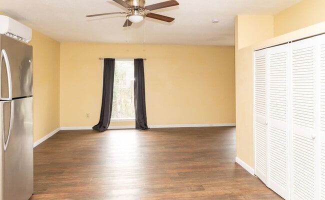 Building Photo - Budget Friendly!!