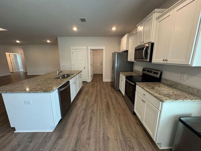 Building Photo - Gulf Breeze - Sailfish Pointe - 4 bedroom, 3 bathroom w/ 3 car garage