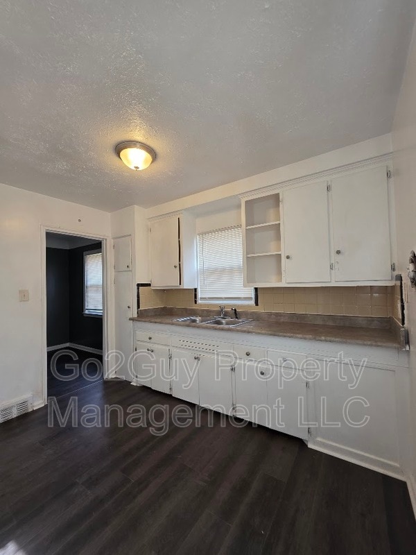 Building Photo - 22431 Lyndon St