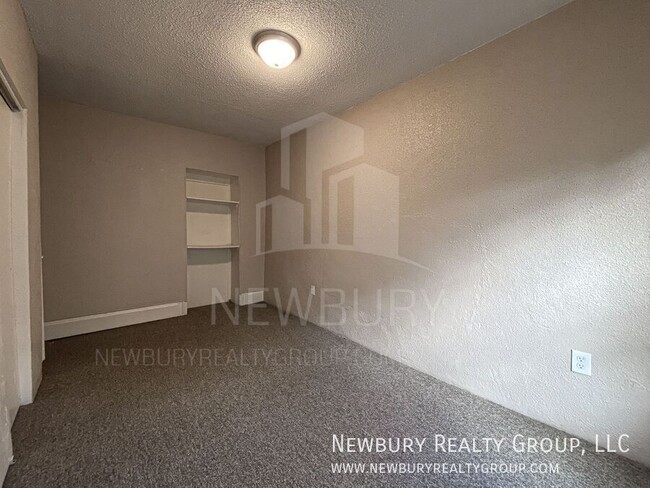 Building Photo - 39 Hickory St