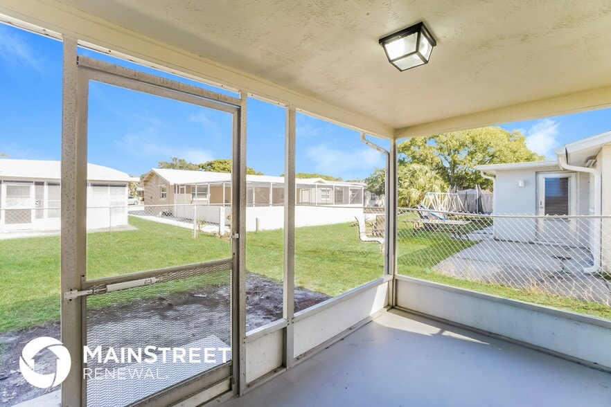 Building Photo - 7909 Hawthorn Dr