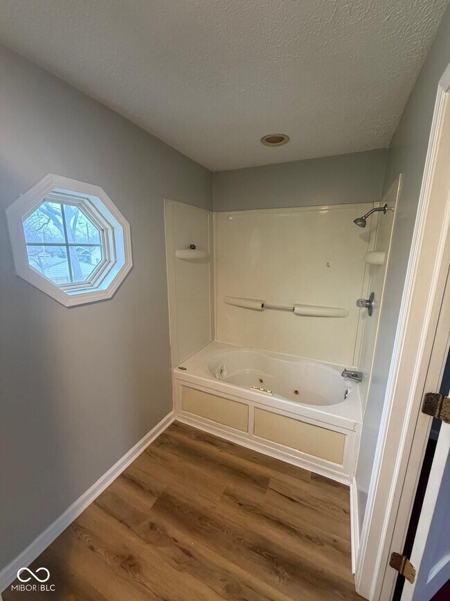 Building Photo - 3037 Meredith Ave