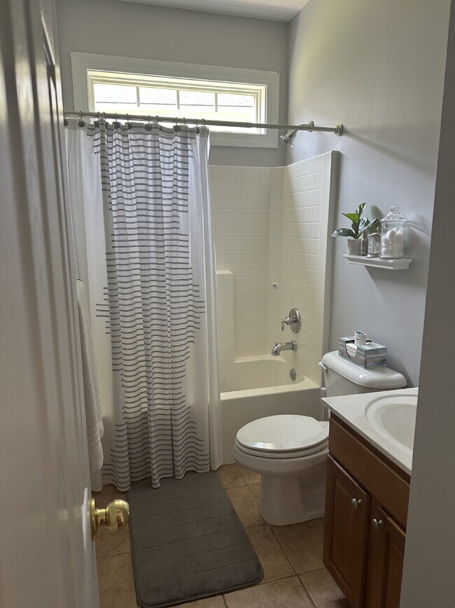 Building Photo - Beautiful 4-Bedroom Home in Desirable Baynard Park! | Hardwood Floors, Corian Countertops & Priva...
