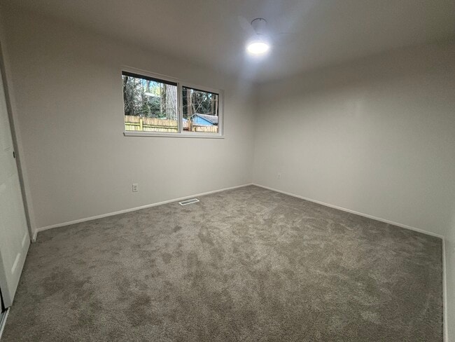 Building Photo - 4435 Fir Dr NE