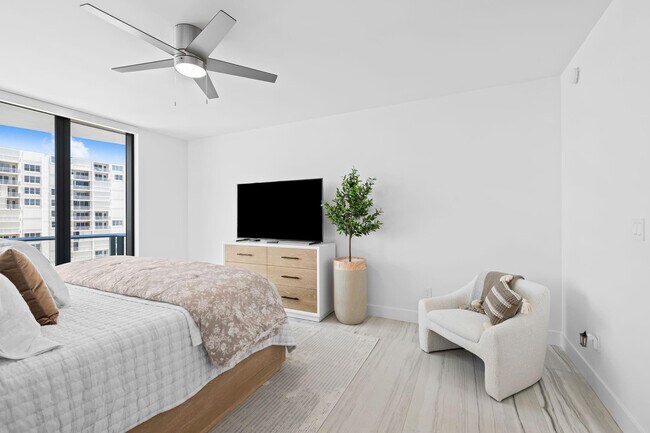 Building Photo - 730 N Ocean Blvd