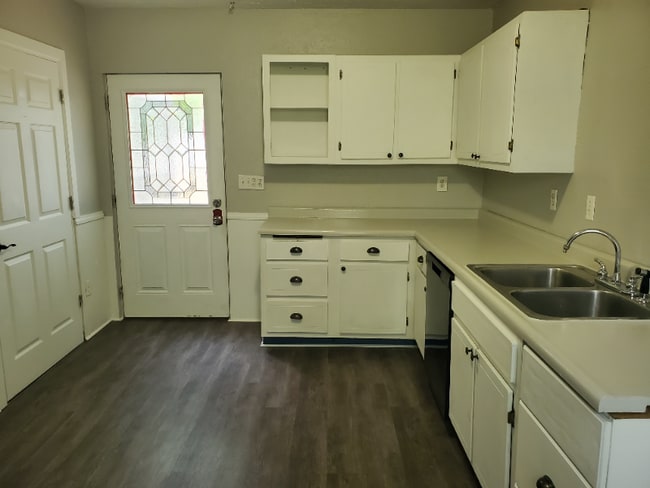 Building Photo - 20 Euclid St