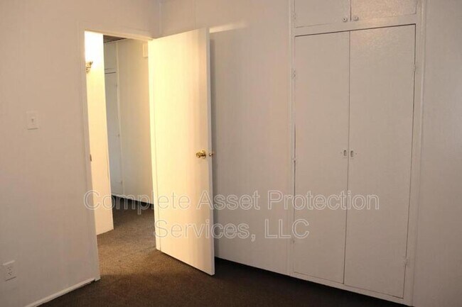 Building Photo - 6738 Leland Ave