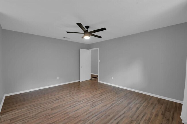 Building Photo - 156 Greenleaf Ln