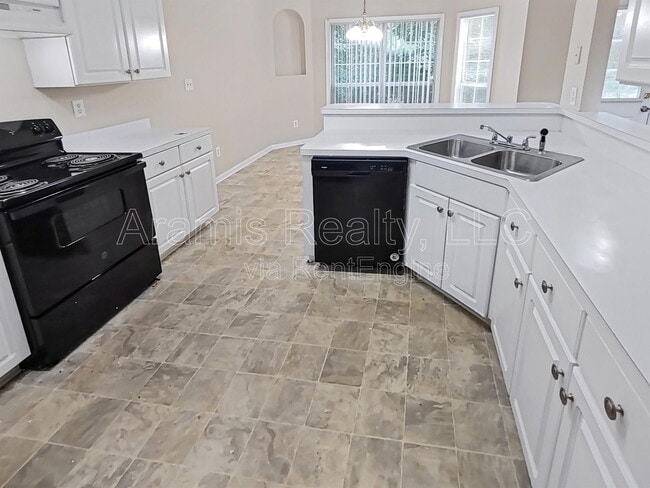 Building Photo - 553 Washington Dr