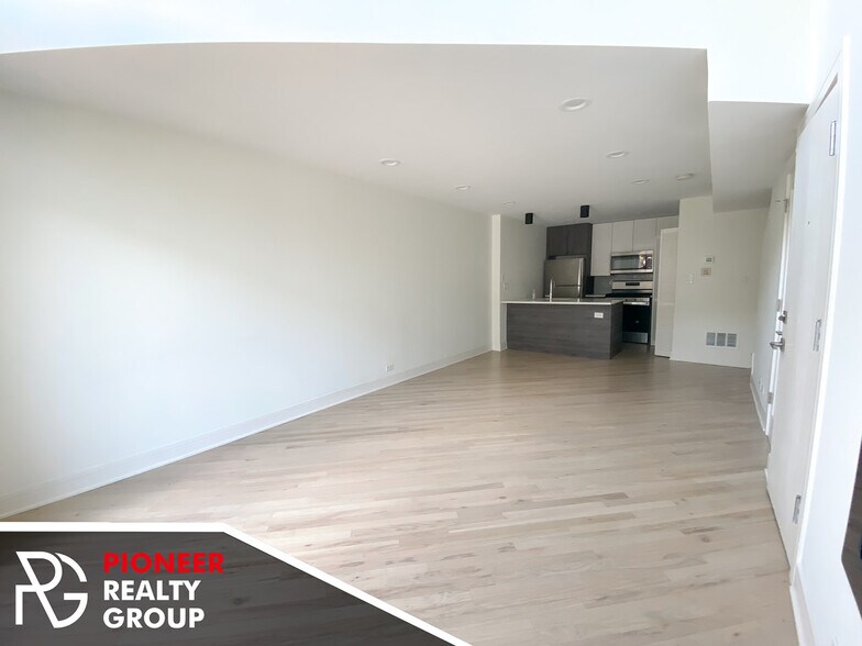 Building Photo - 939 W Grace St