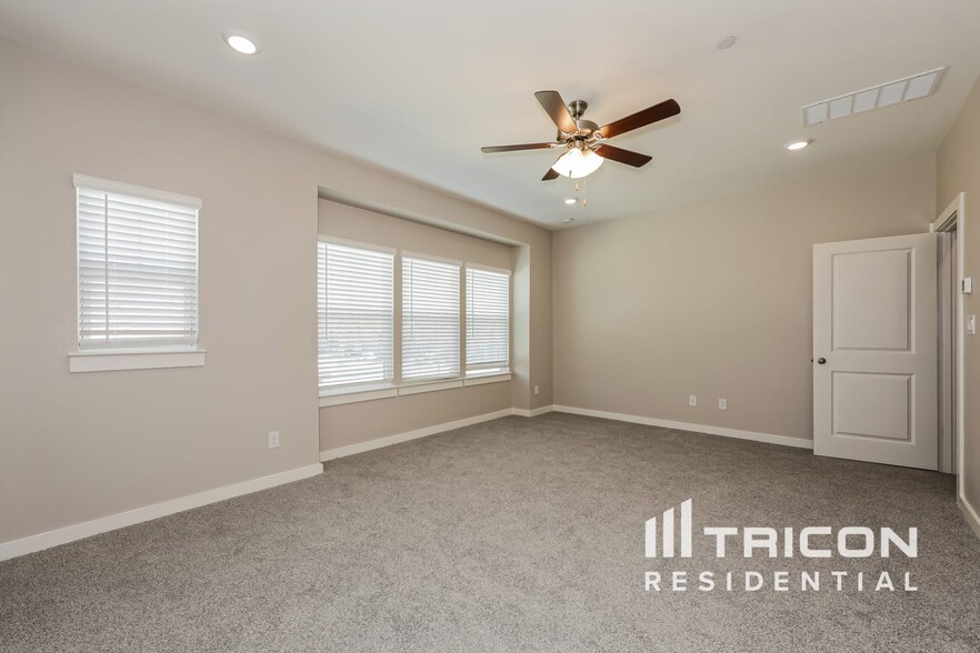 Building Photo - 3020 Whitetail Ln