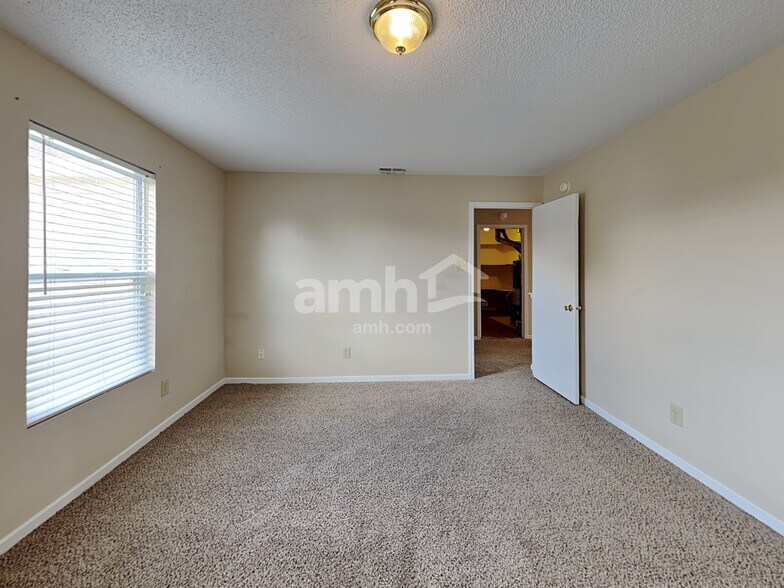 Building Photo - 717 Hickory Pine Dr