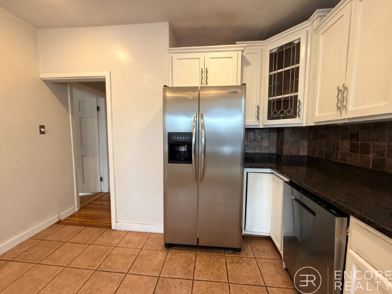 Building Photo - 723 Bennington St