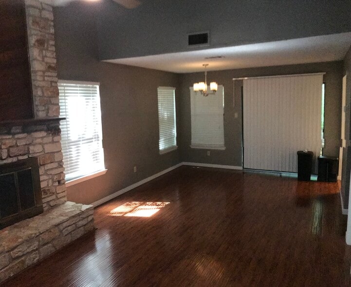 Building Photo - 4503 Smooth Oak Dr