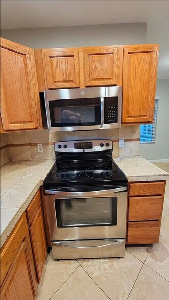 Building Photo - 730 E 1st St