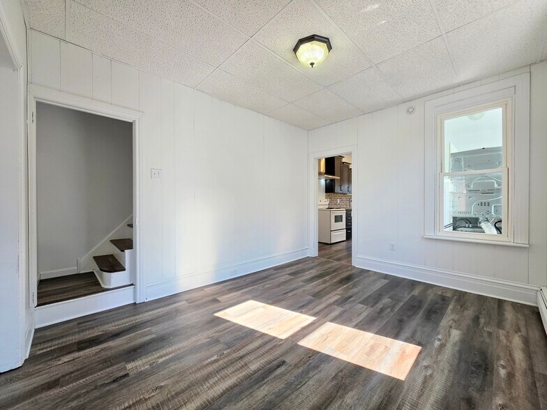 Building Photo - 4 E Muth Ave