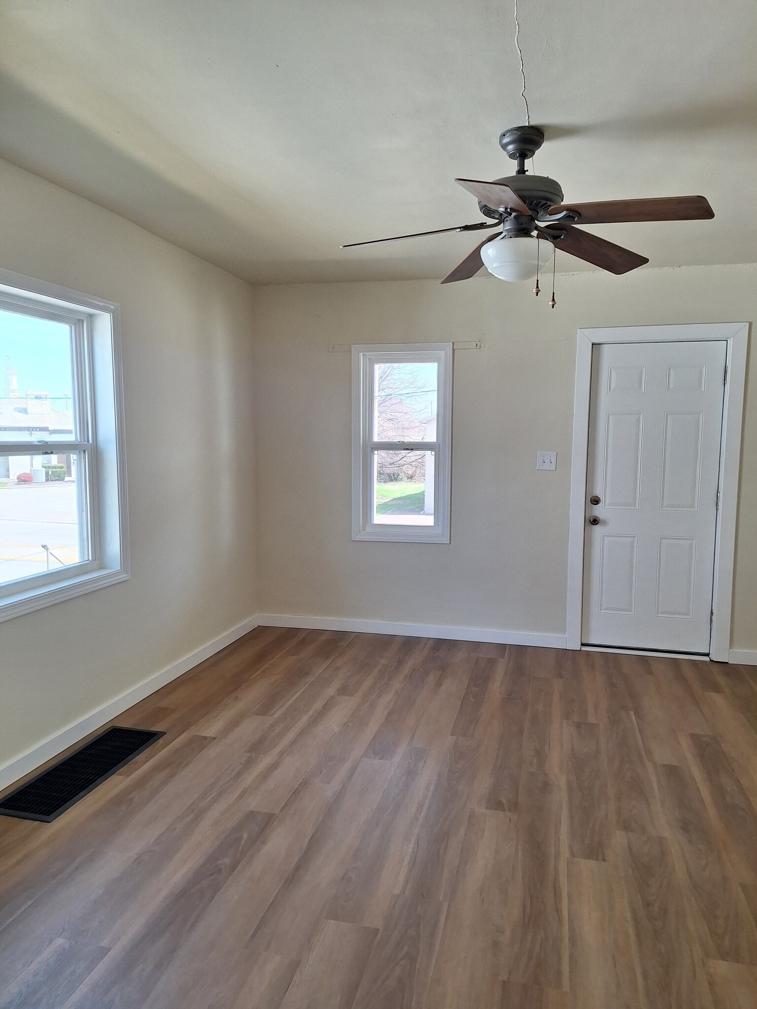 Building Photo - 2300 N Heidelbach Ave