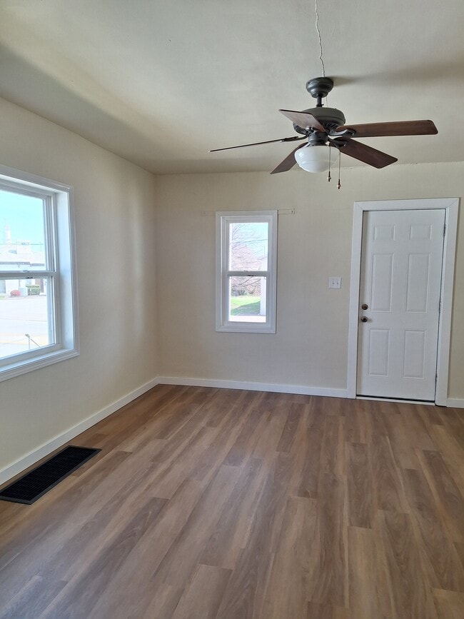 Building Photo - 2300 N Heidelbach Ave