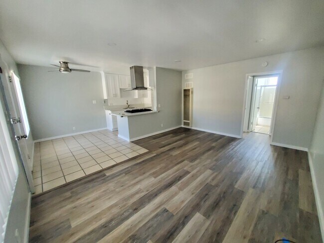 Building Photo - 1420