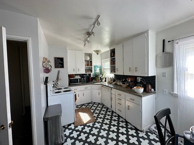 Building Photo - Wonderful House on the southeast benches in Provo