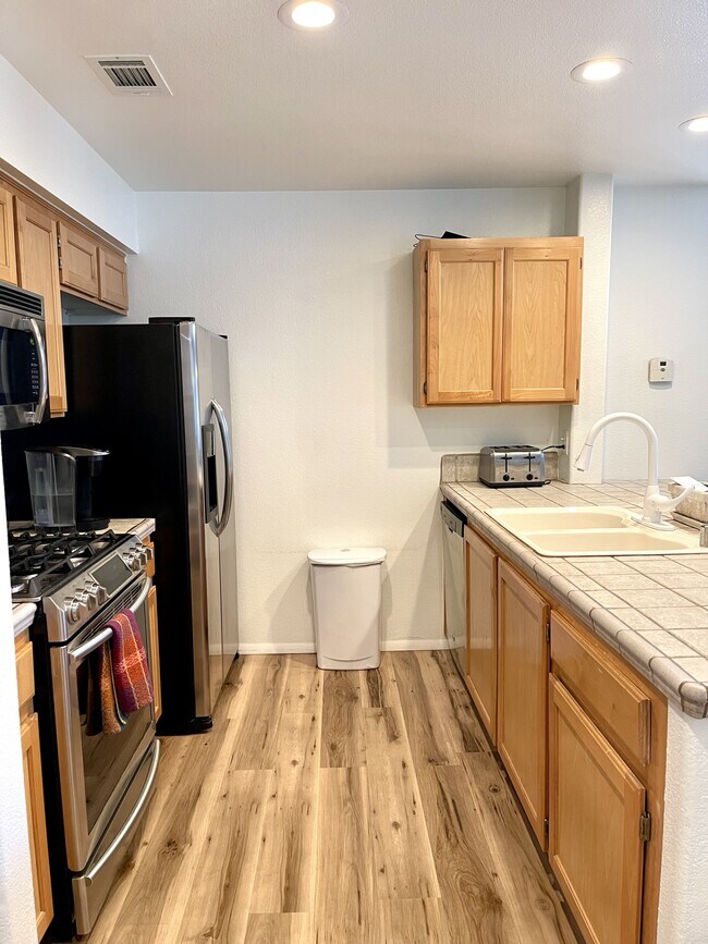 Building Photo - 1401 Beaver Spring St