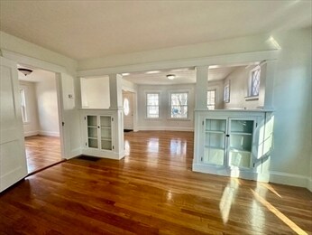 Building Photo - 253 Brown St