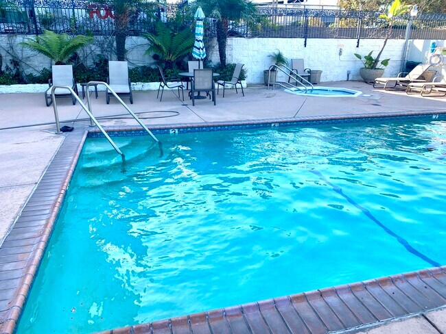 Pool and Jacuzzi - 1115 S Elm Dr